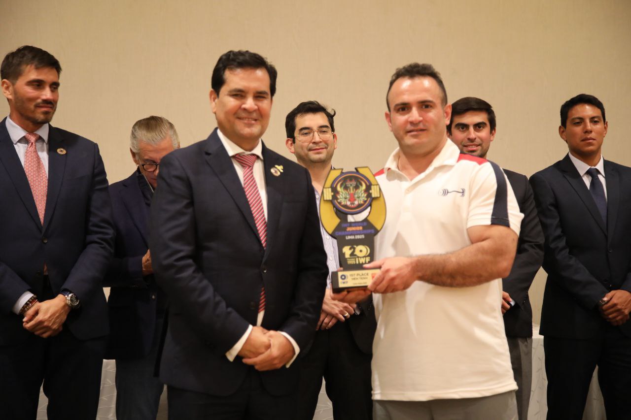 وزنه‌برداری که سه رکورد جهانی را شکست و تاریخ ساخت